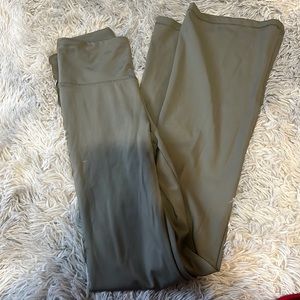 American eagle flare leggings